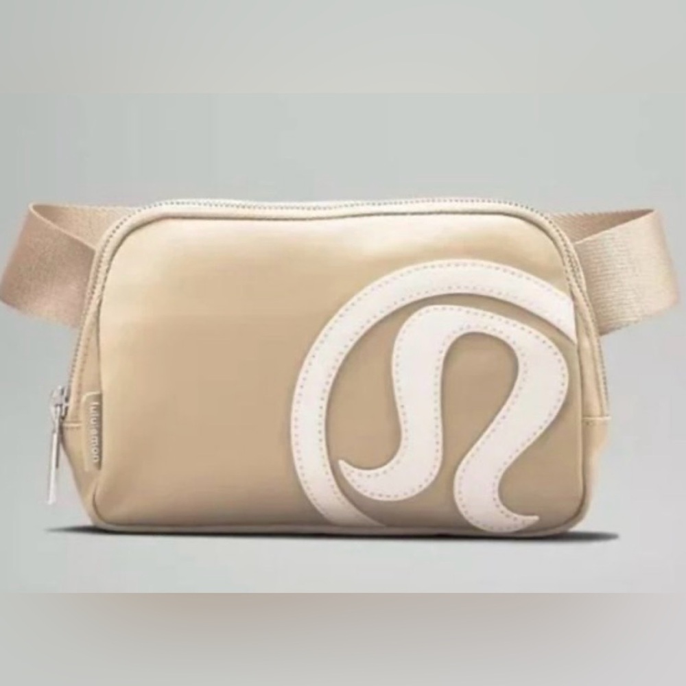 NEW Lululemon Everywhere Unisex Belt Bag Beige/White NWT